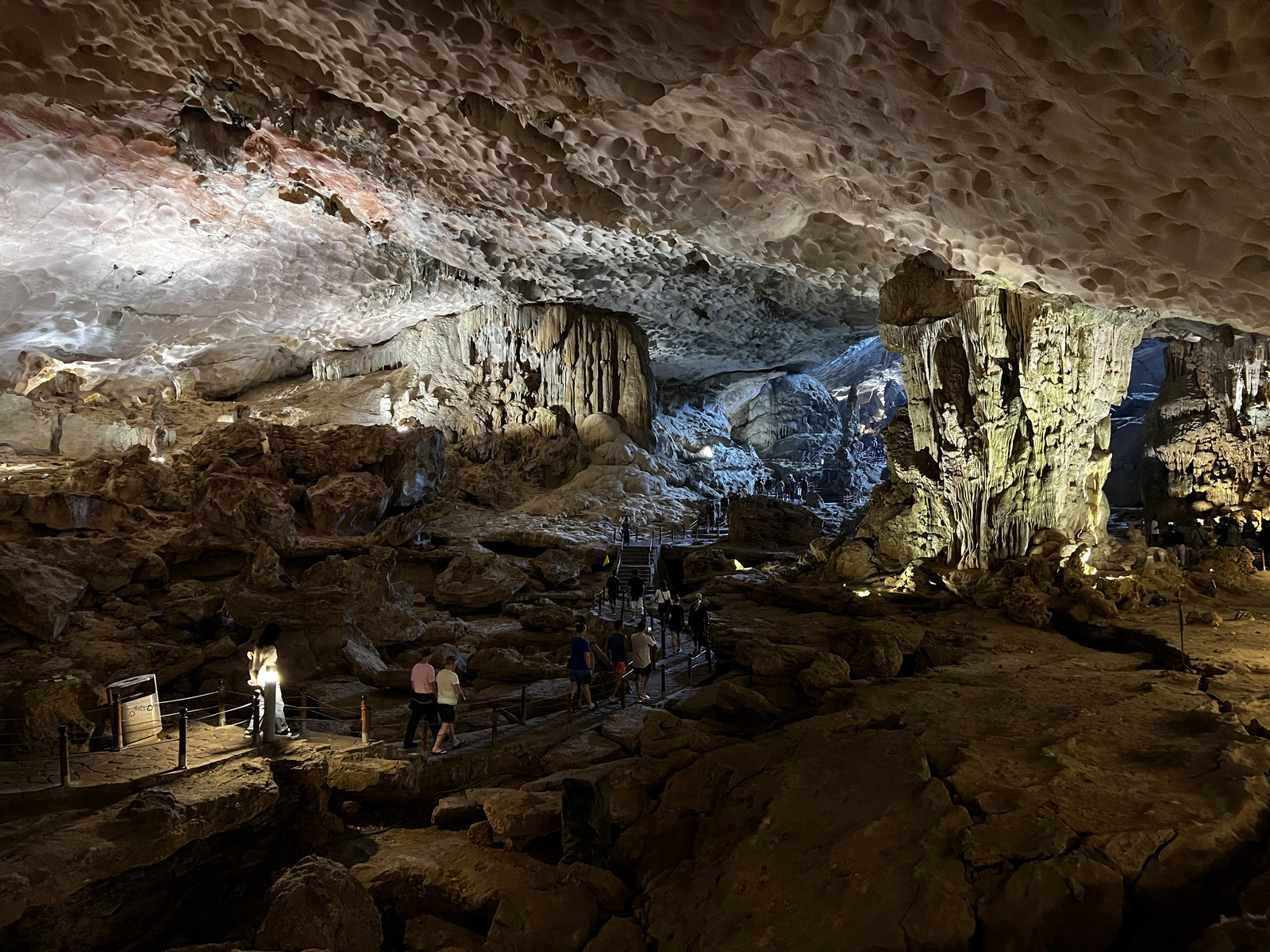 Picture Vietnam Ha Long Bay Sung Sot Cave 2024-01 10 - Sightseeing Sung Sot Cave
