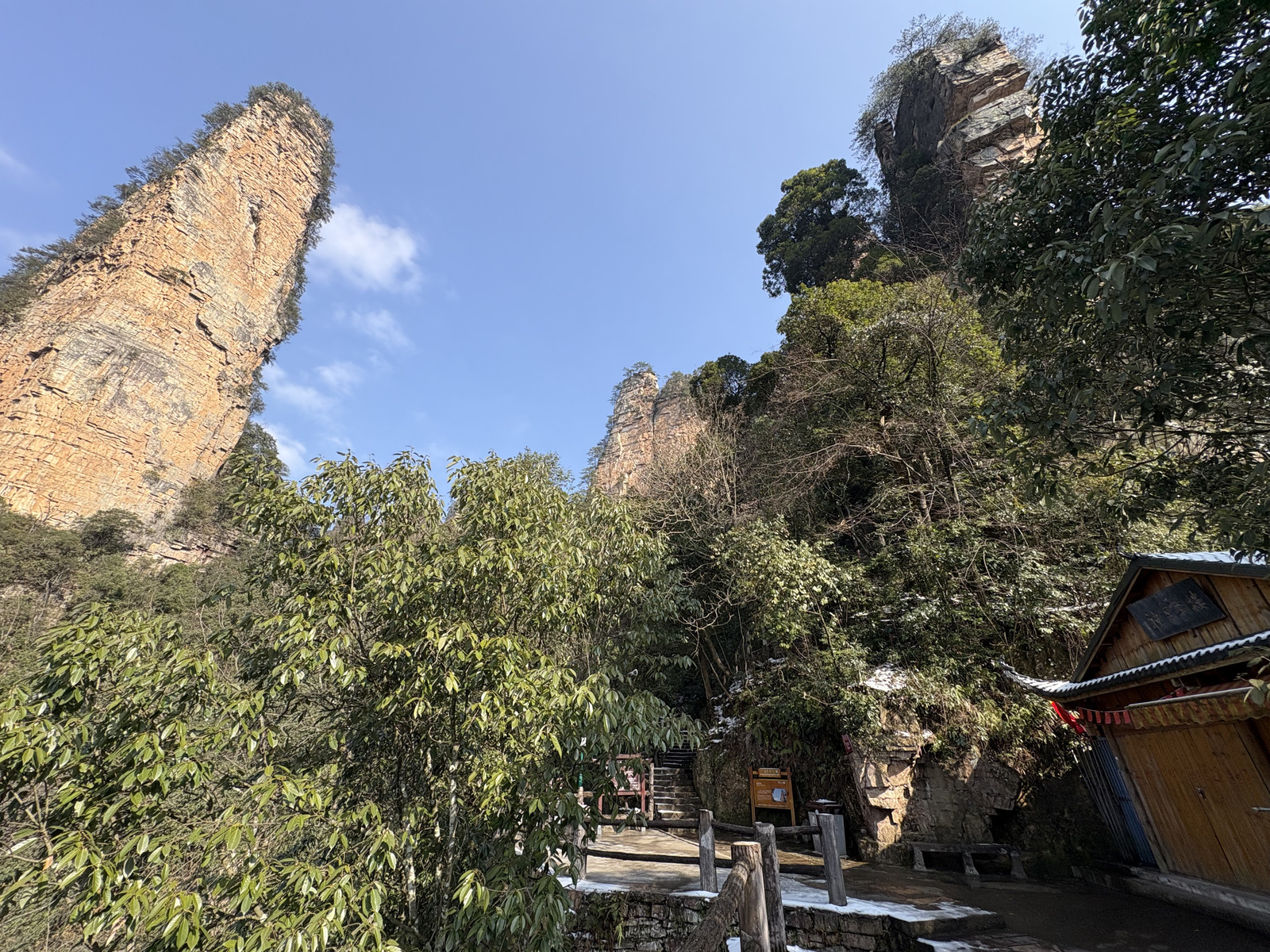 Picture China Zhangjiajie Tianzi Mountrain 2026-01 303 - Views Tianzi Mountrain