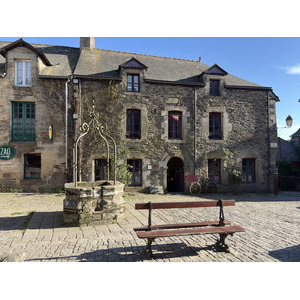 Picture France Rochefort en terre 2026-04 25 - Car Rochefort en terre