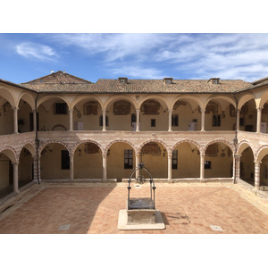Picture Italy Assisi 2024-09 66 - Shopping Mall Assisi