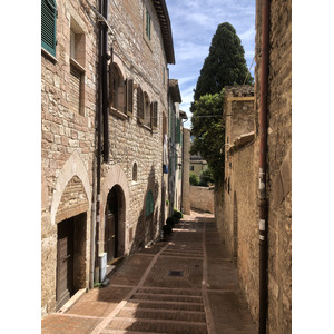 Picture Italy Assisi 2024-09 45 - Shopping Mall Assisi