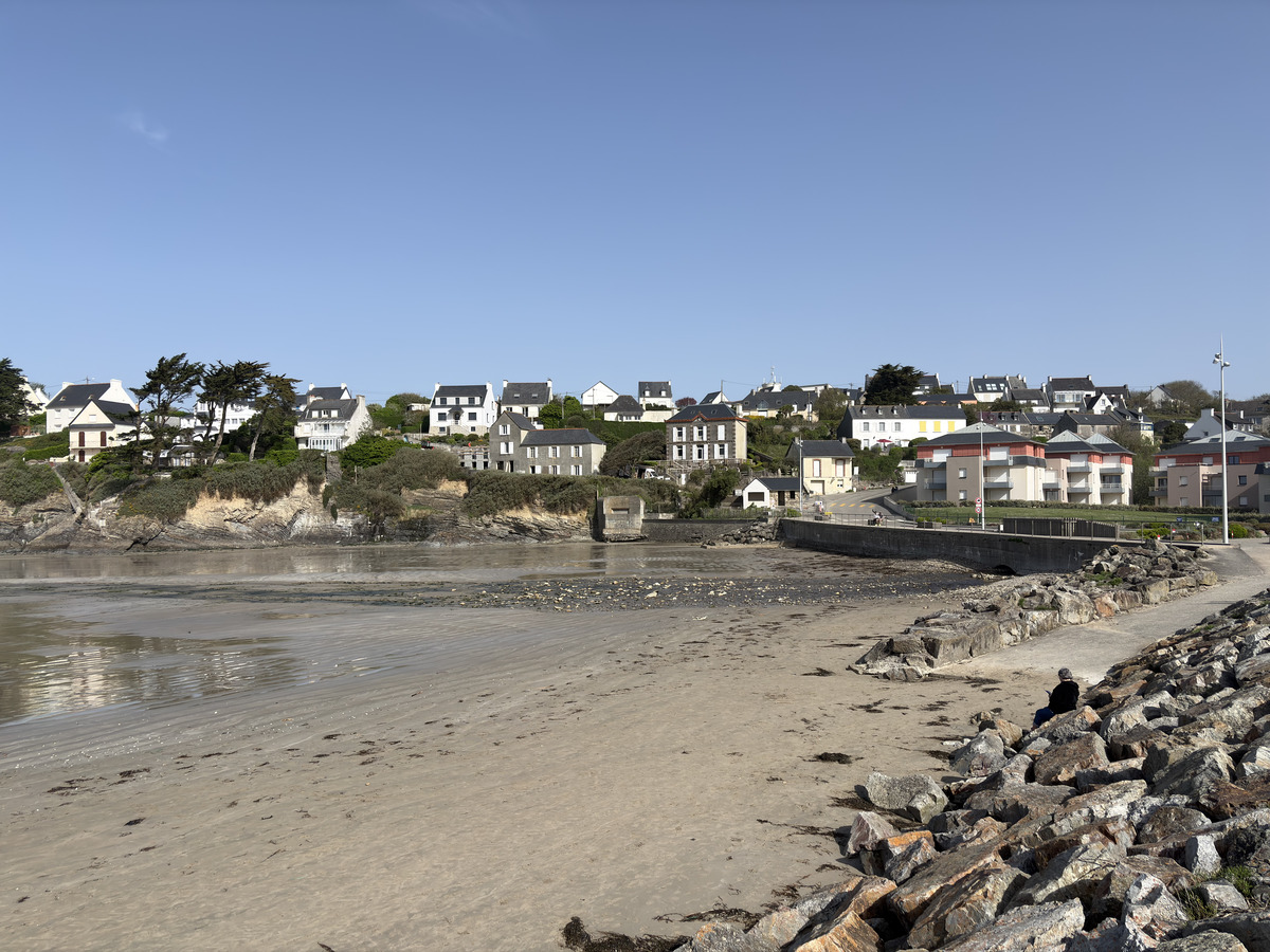 Picture France Crozon 2026-04 88 - Savings Crozon