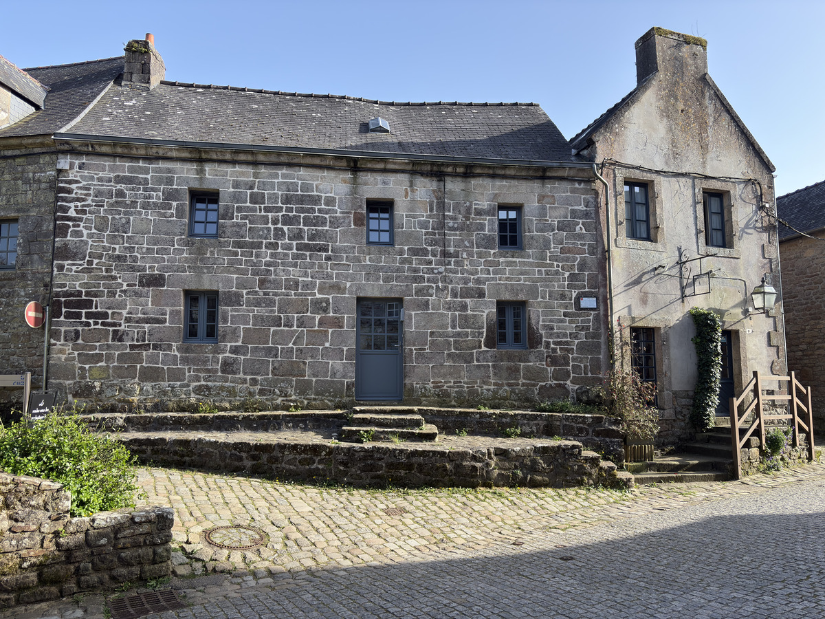 Picture France Locronan 2026-04 98 - Savings Locronan