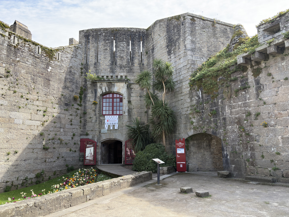 Picture France Concarneau Ville close 2026-04 101 - Lake Ville close