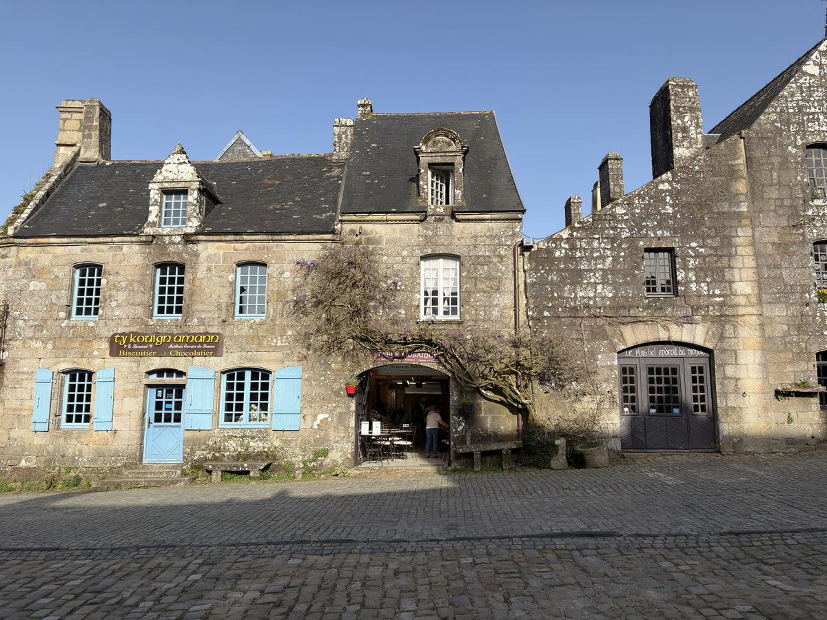 Picture France Locronan 2026-04 42 - Walking Street Locronan