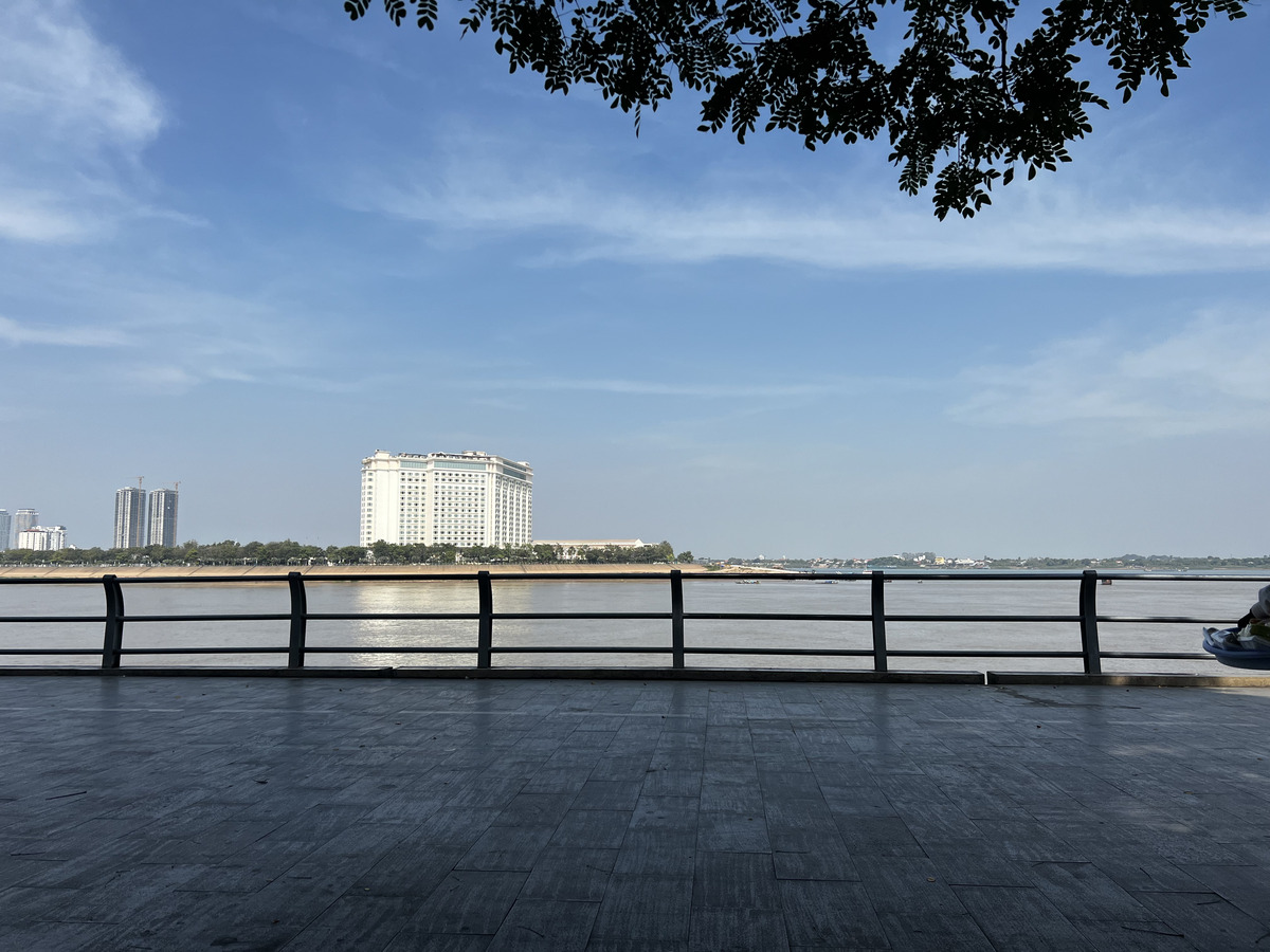 Picture Cambodia Phnom Penh 2024-01 63 - Hotel Pool Phnom Penh