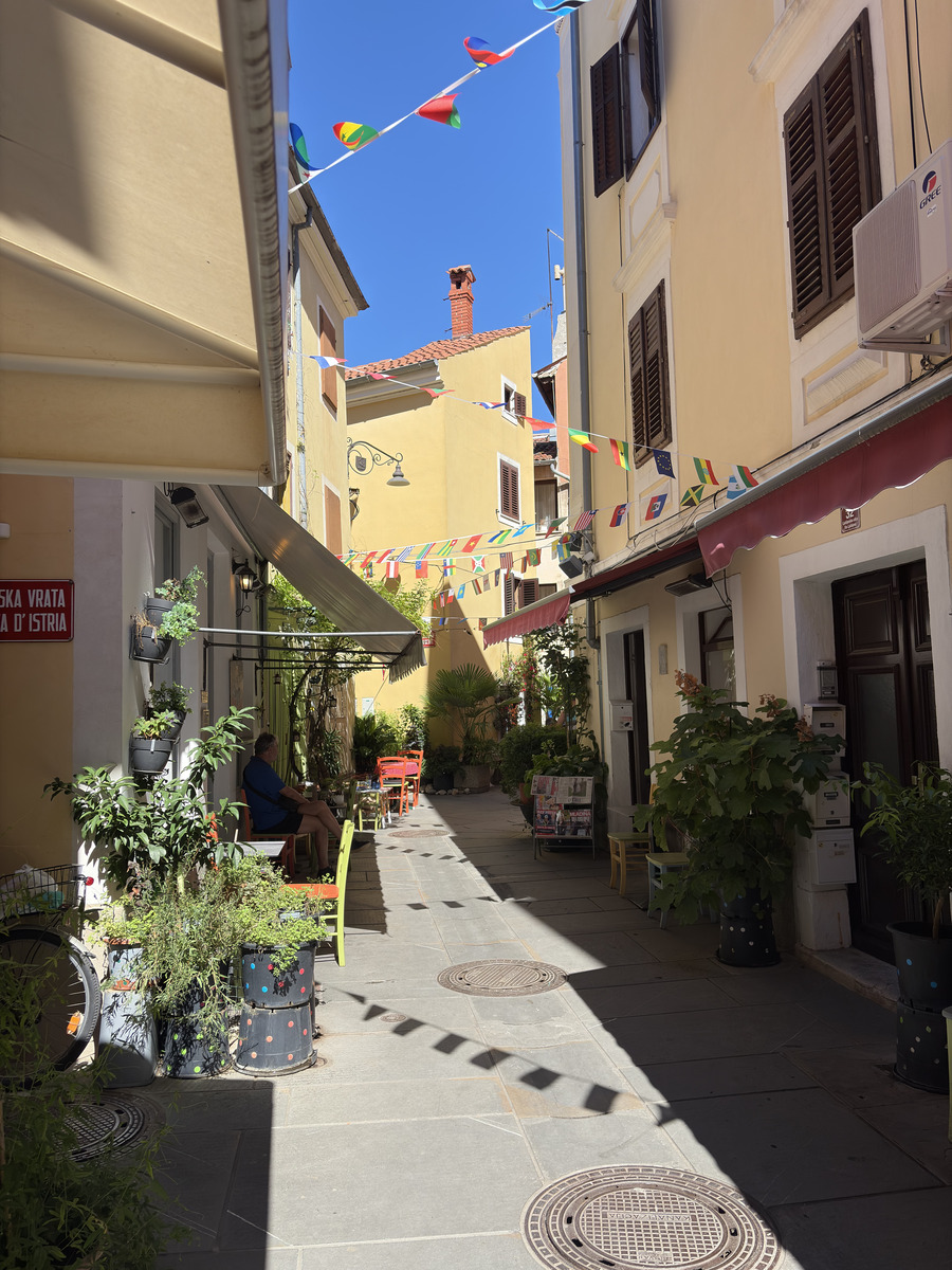 Picture Slovenia Izola 2025-09 37 - Savings Izola