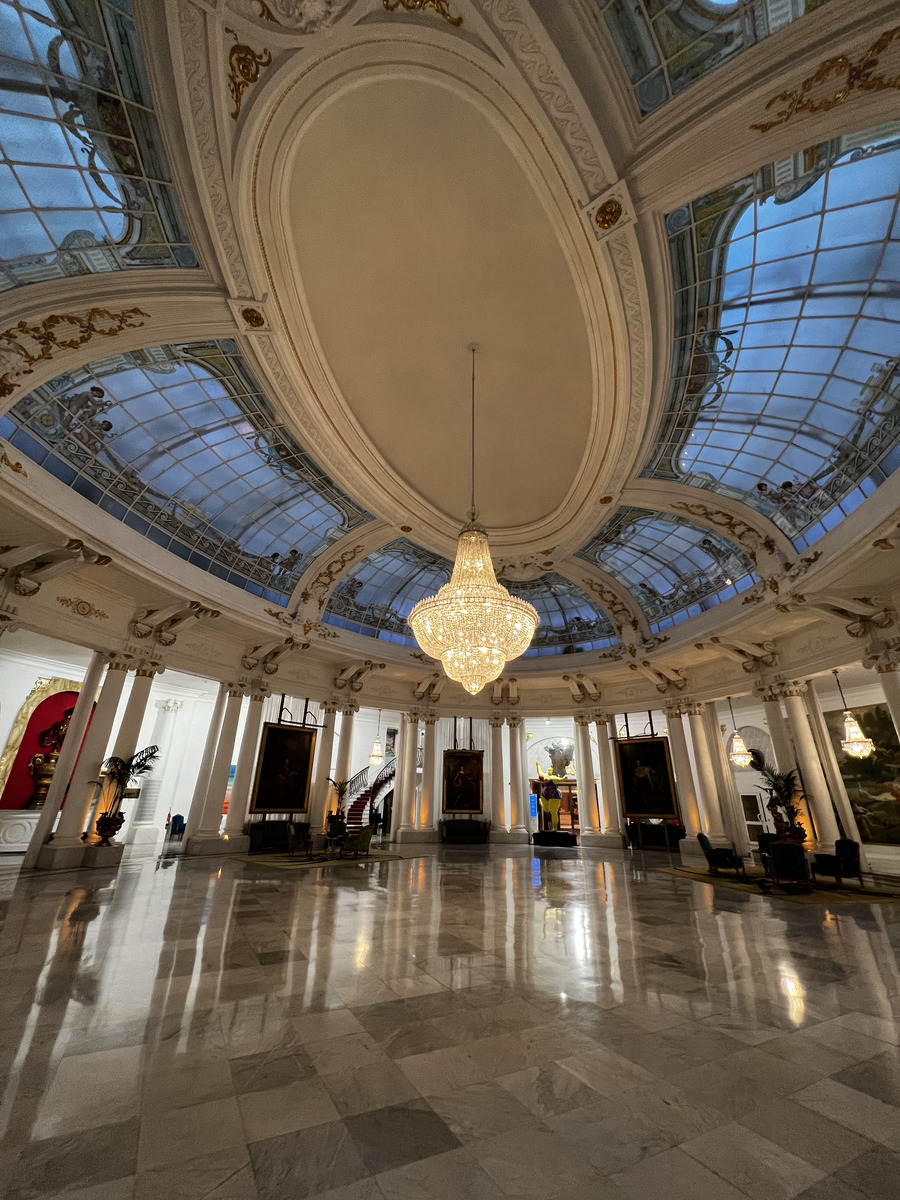 Picture France Nice The Negresco Hotel 2024-04 4 - Shopping The Negresco Hotel
