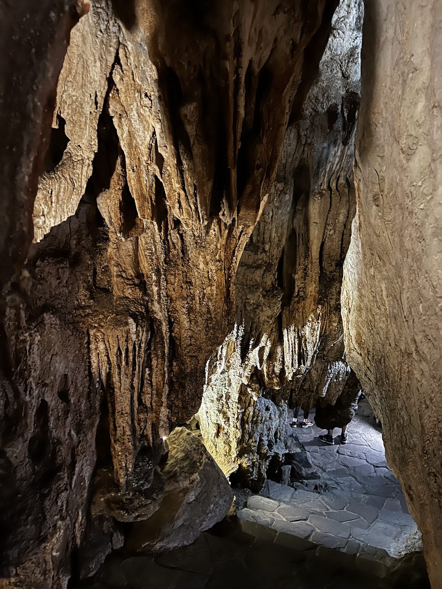 Picture Vietnam Ha Long Bay Sung Sot Cave 2024-01 14 - Streets Sung Sot Cave
