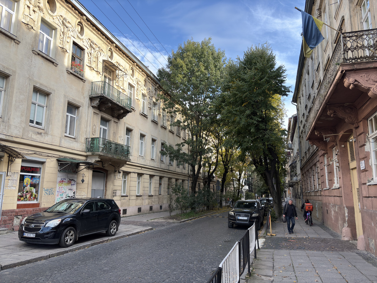Picture Ukraine Lviv 2024-10 327 - Hot Season Lviv