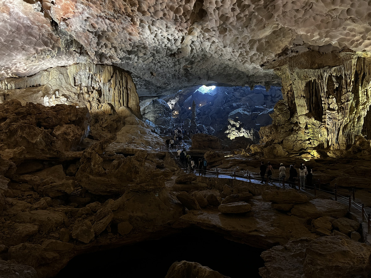 Picture Vietnam Ha Long Bay Sung Sot Cave 2024-01 0 - Resort Sung Sot Cave