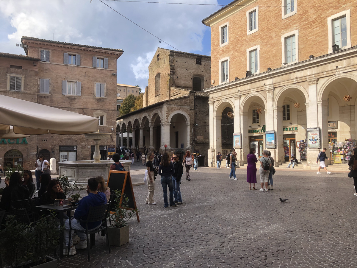 Picture Italy Urbino 2024-09 167 - Summer Urbino