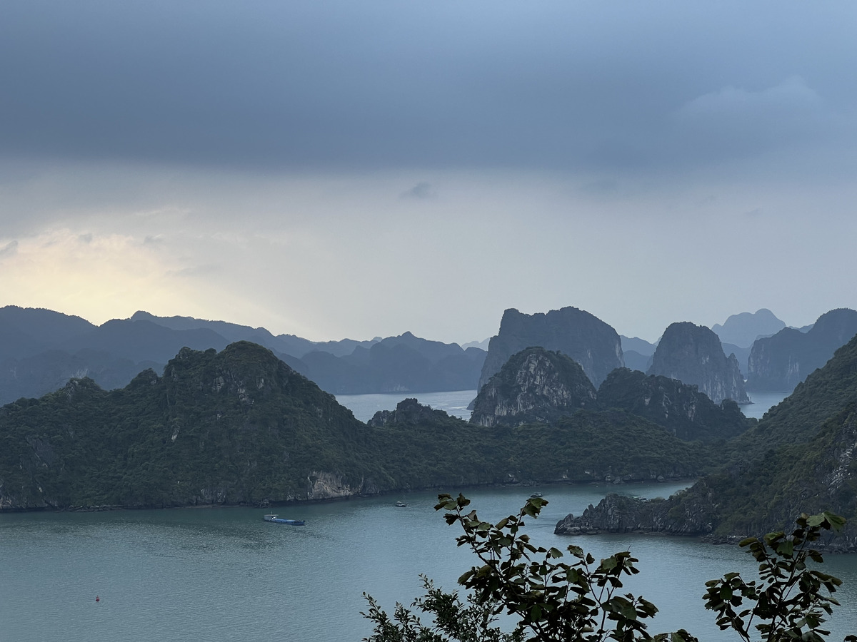 Picture Vietnam Ha Long Bay 2024-01 111 - Lakes Ha Long Bay