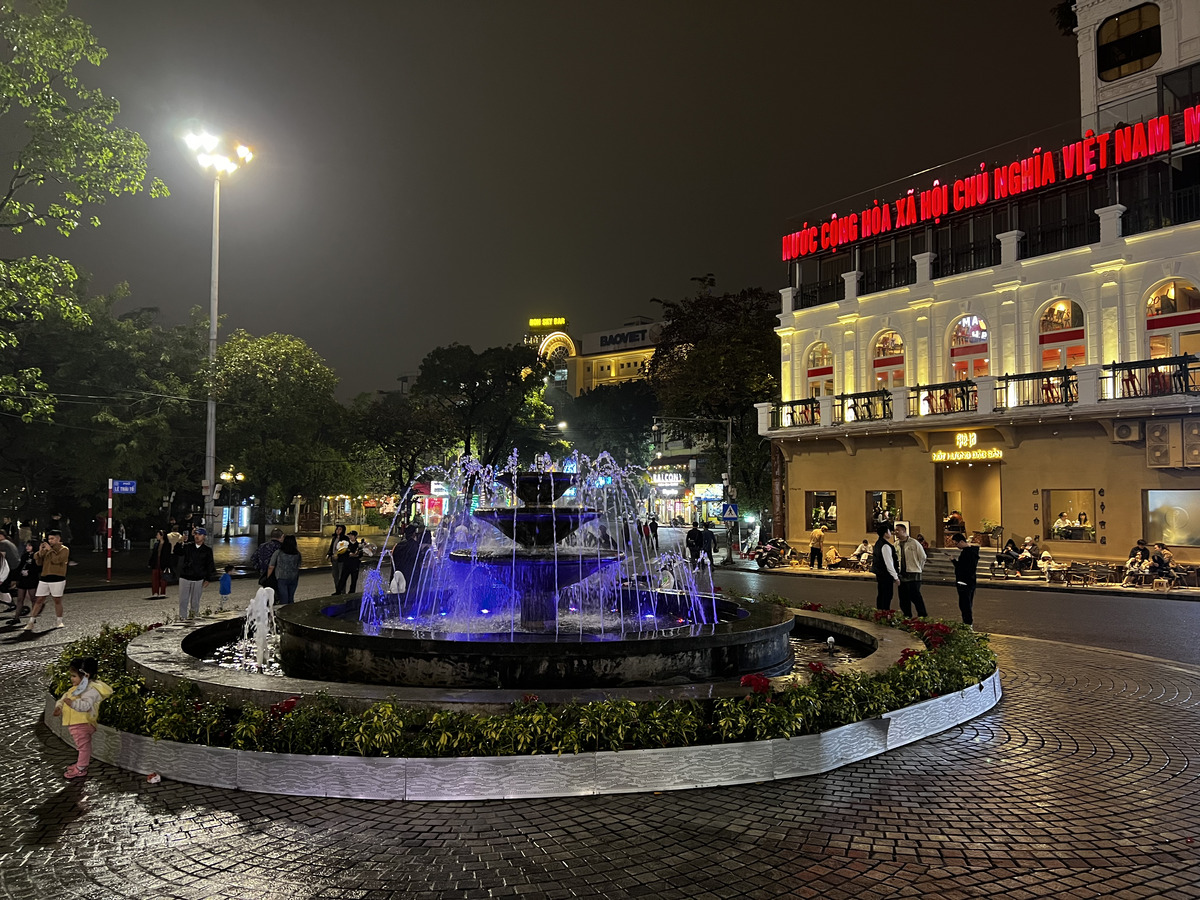 Picture Vietnam Hanoi Hoan Kiem Lake 2024-01 43 - Rain Season Hoan Kiem Lake