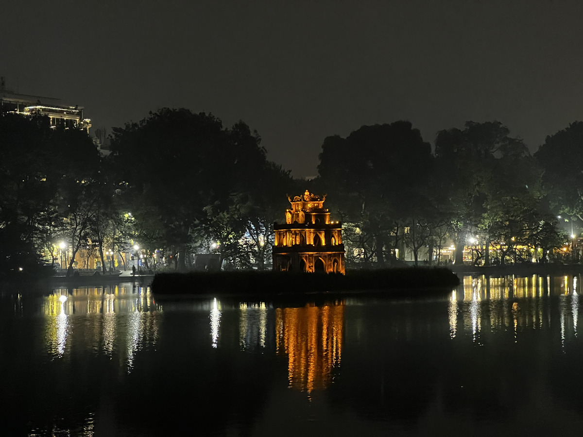 Picture Vietnam Hanoi Hoan Kiem Lake 2024-01 42 - Sunset Hoan Kiem Lake