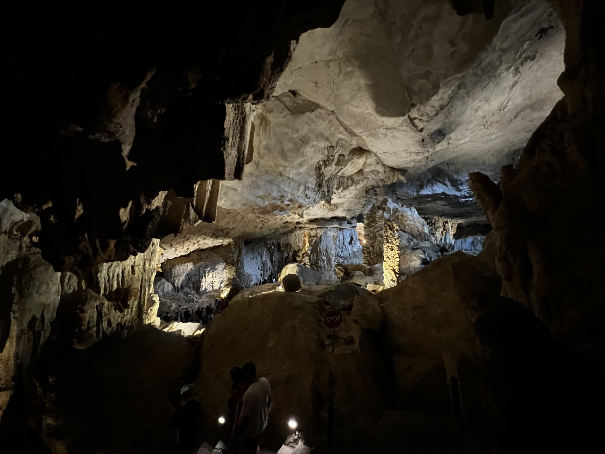 Picture Vietnam Ha Long Bay Sung Sot Cave 2024-01 61 - Spring Sung Sot Cave