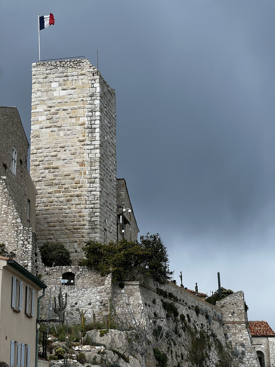 Picture France Antibes 2024-04 44 - Hotel Pool Antibes