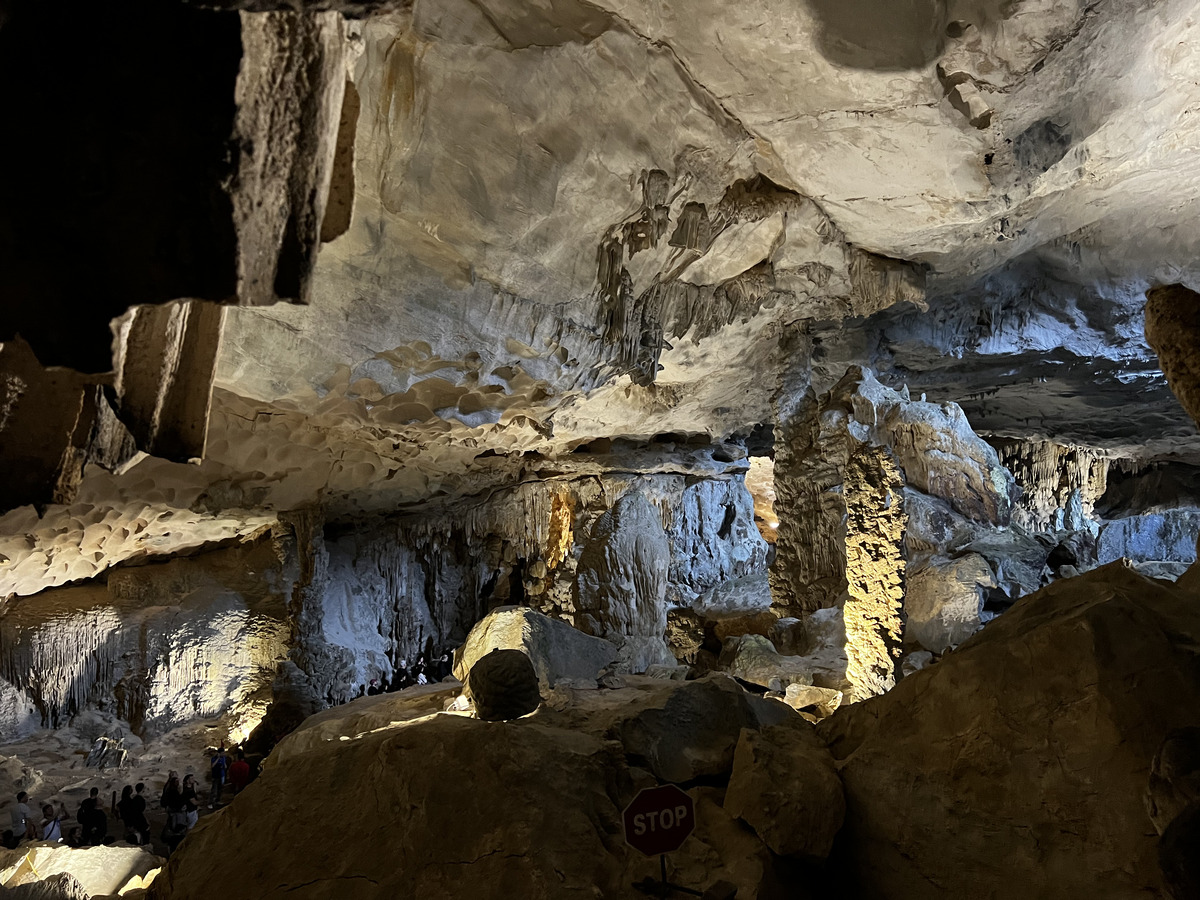 Picture Vietnam Ha Long Bay Sung Sot Cave 2024-01 18 - Land Sung Sot Cave