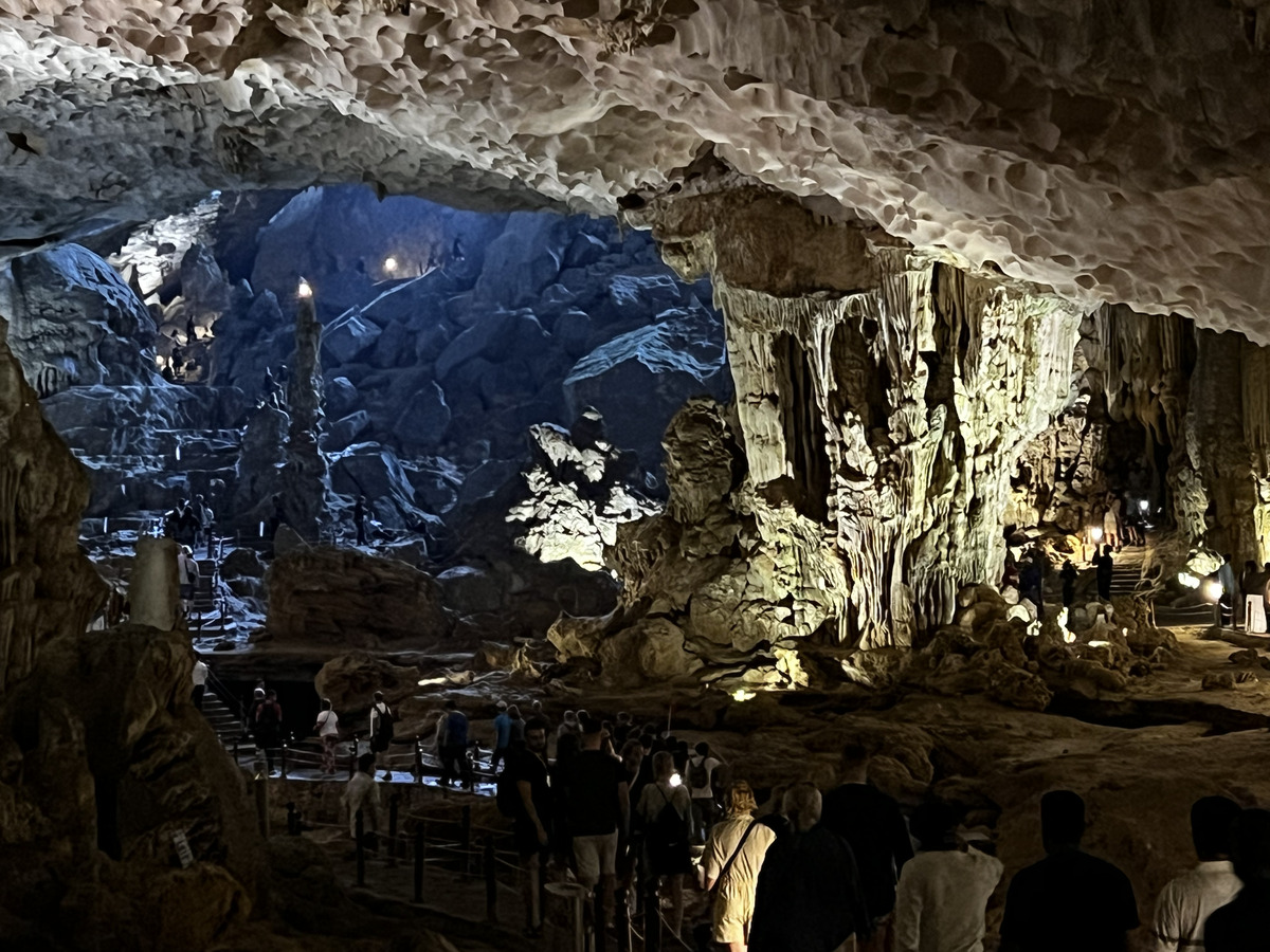 Picture Vietnam Ha Long Bay Sung Sot Cave 2024-01 69 - Monument Sung Sot Cave