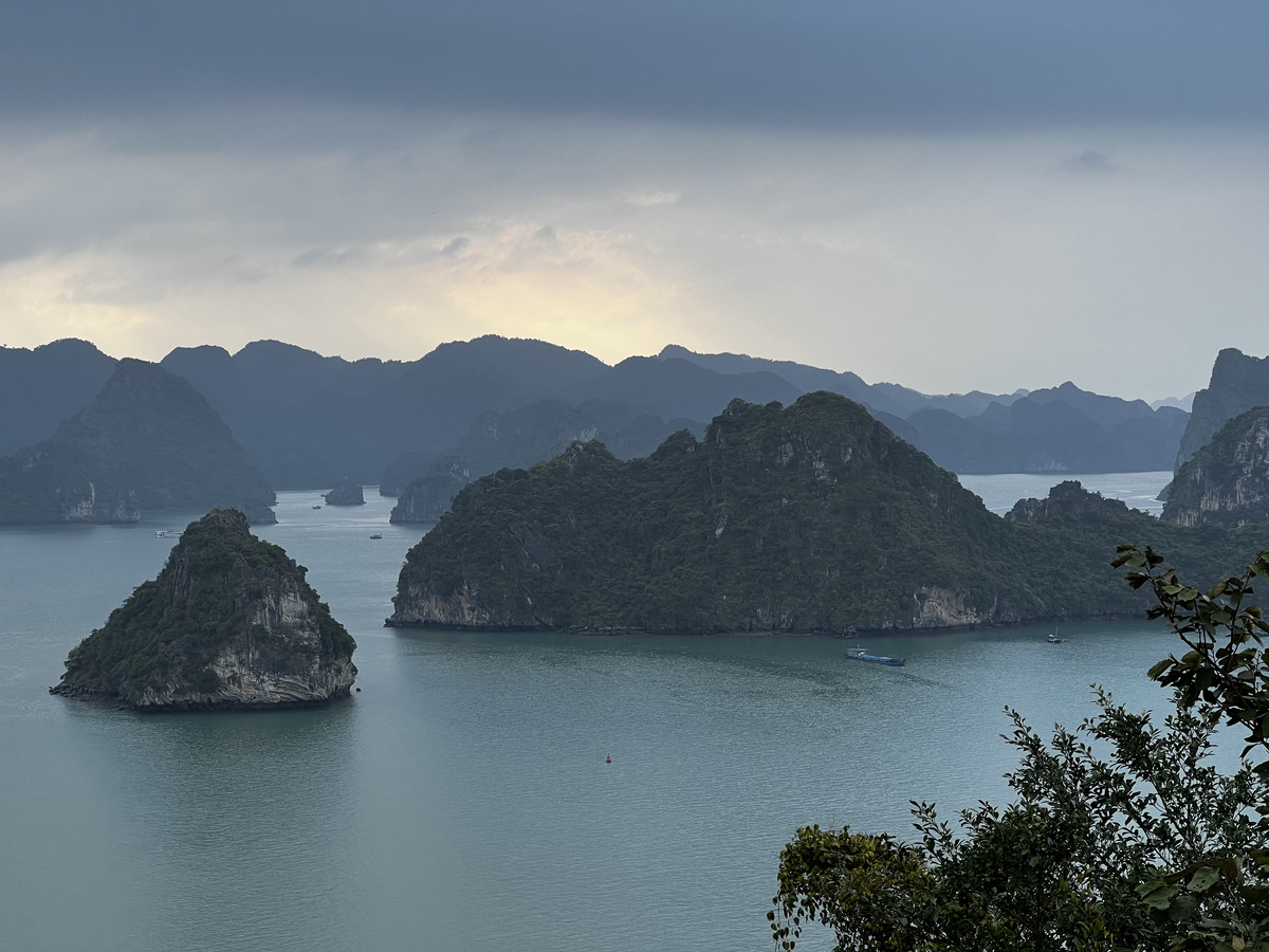 Picture Vietnam Ha Long Bay 2024-01 75 - Lakes Ha Long Bay