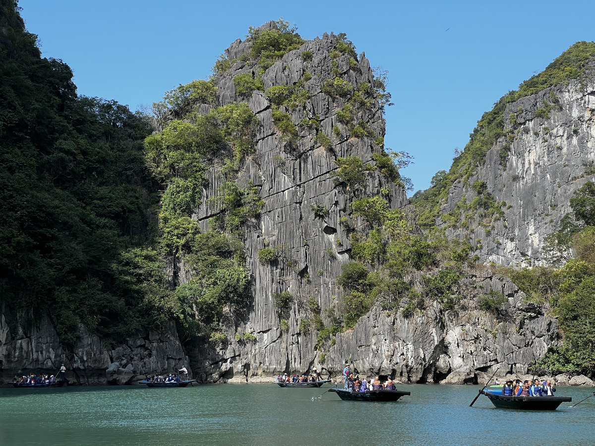Picture Vietnam Ha Long Bay 2024-01 142 - Cost Ha Long Bay