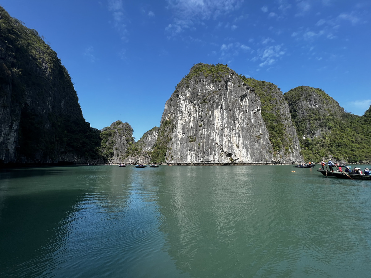 Picture Vietnam Ha Long Bay 2024-01 17 - Shopping Ha Long Bay