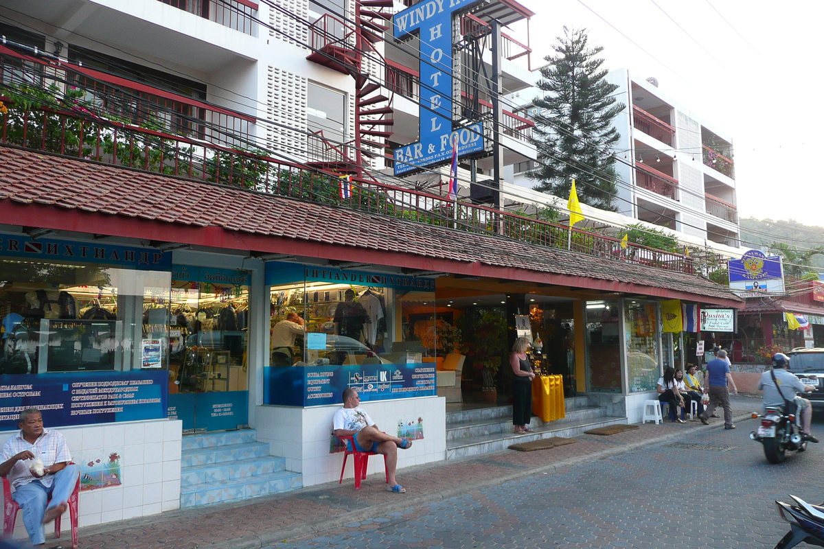 Picture Thailand Pattaya Walking Street 2008-01 49 - Monument Walking Street