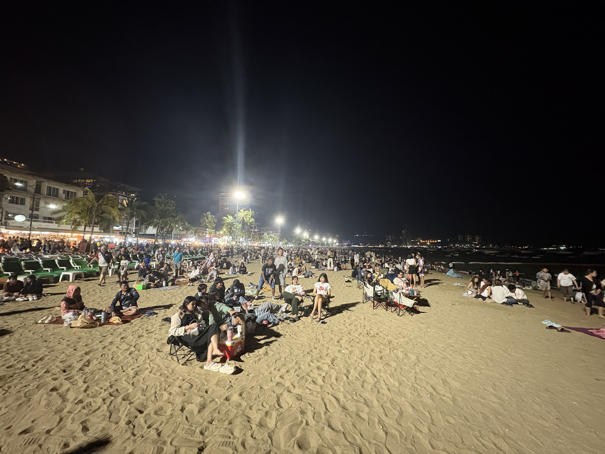 Picture Thailand Pattaya Fireworks 2024-12 70 - Rooms Fireworks