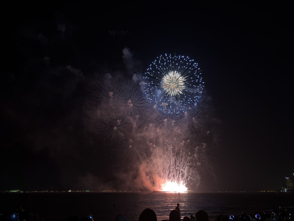 Picture Thailand Pattaya Fireworks 2024-12 21 - Transport Fireworks