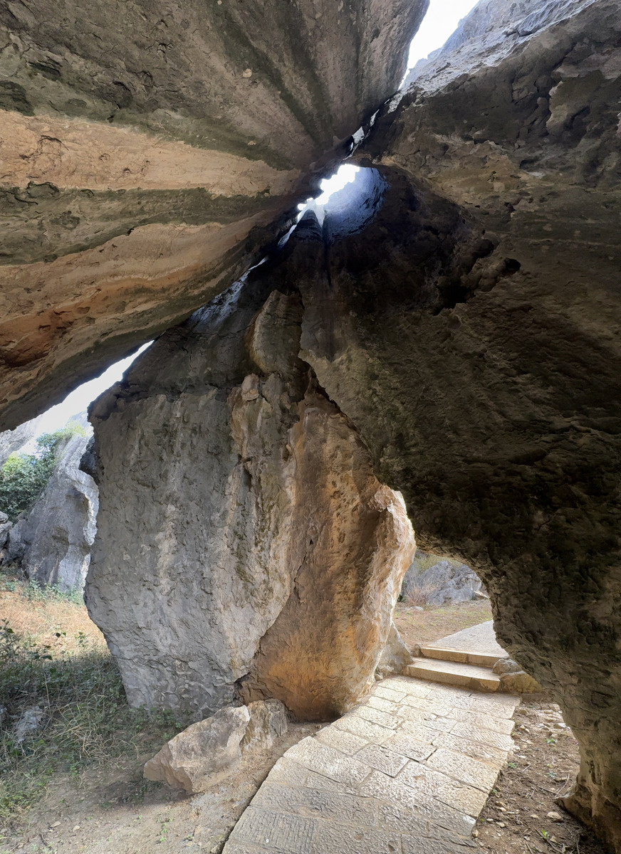 Picture China Shilin Stone Forest 2026-01 109 - Savings Shilin Stone Forest