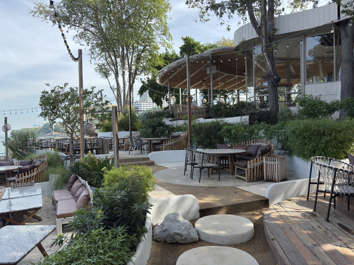 Picture Thailand Pattaya Oxygen Restaurant 2024-12 24 - Street Oxygen Restaurant