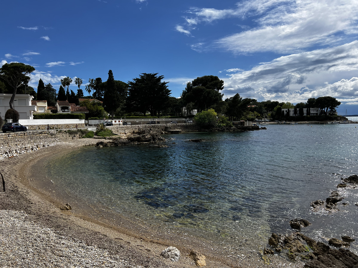 Picture France Antibes 2024-04 34 - Waterfall Antibes
