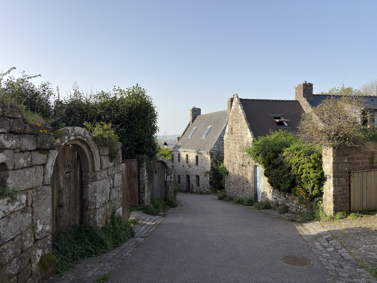 Picture France Locronan 2026-04 51 - Cost Locronan