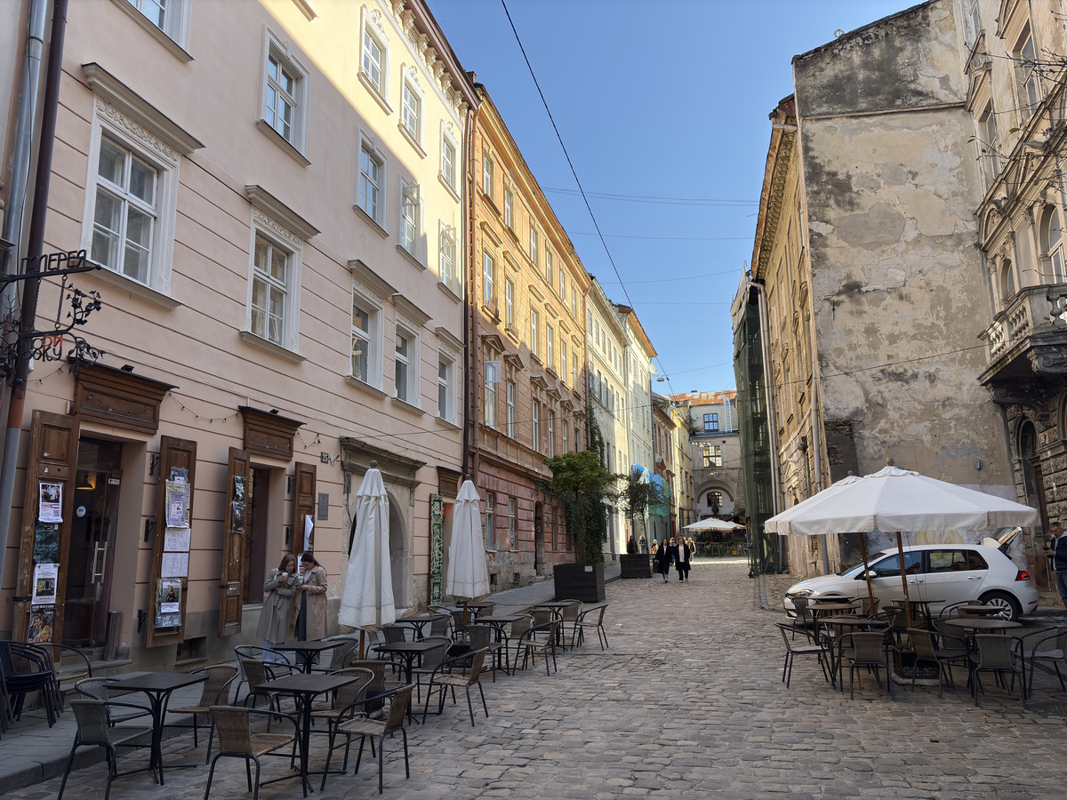Picture Ukraine Lviv 2024-10 281 - Hot Season Lviv