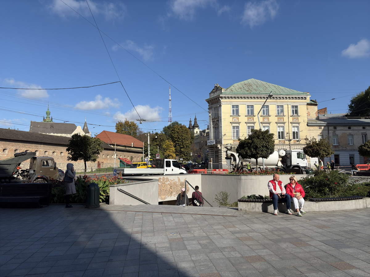 Picture Ukraine Lviv 2024-10 117 - Hotel Pools Lviv