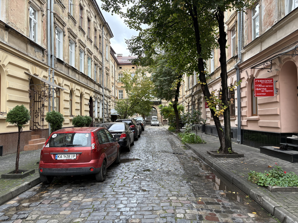 Picture Ukraine Lviv 2024-10 100 - Waterfall Lviv