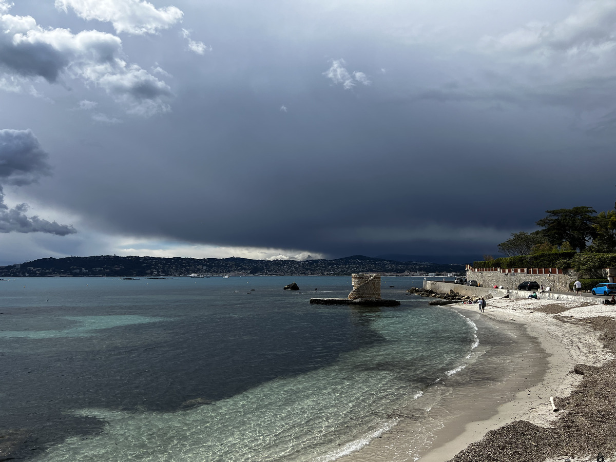 Picture France Antibes 2024-04 25 - Rain Season Antibes