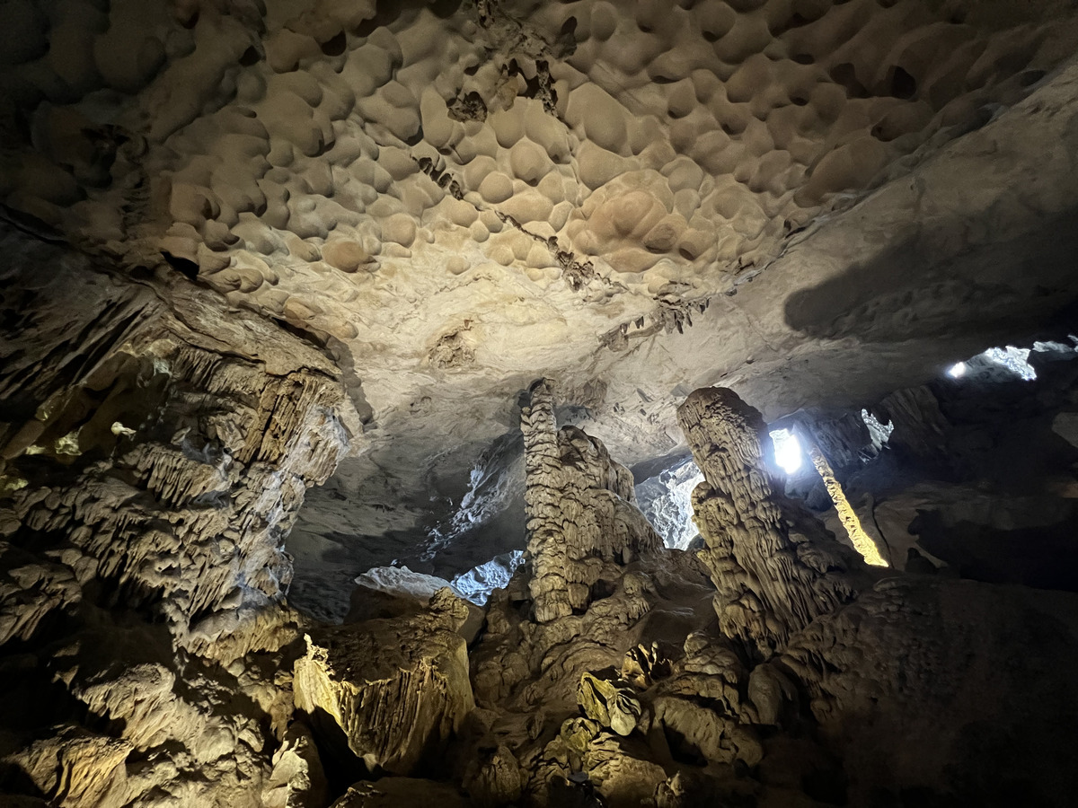 Picture Vietnam Ha Long Bay Sung Sot Cave 2024-01 52 - Cheap Room Sung Sot Cave