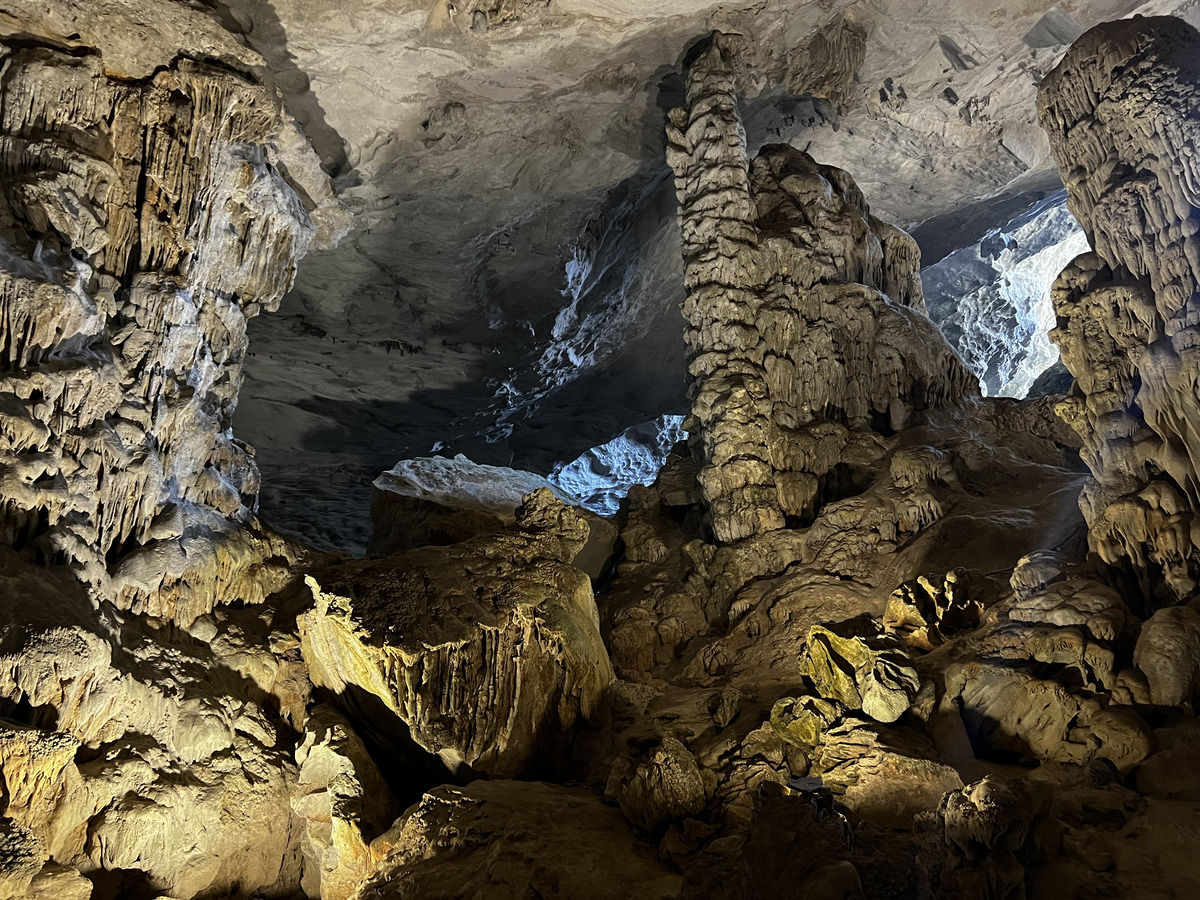 Picture Vietnam Ha Long Bay Sung Sot Cave 2024-01 47 - Lands Sung Sot Cave