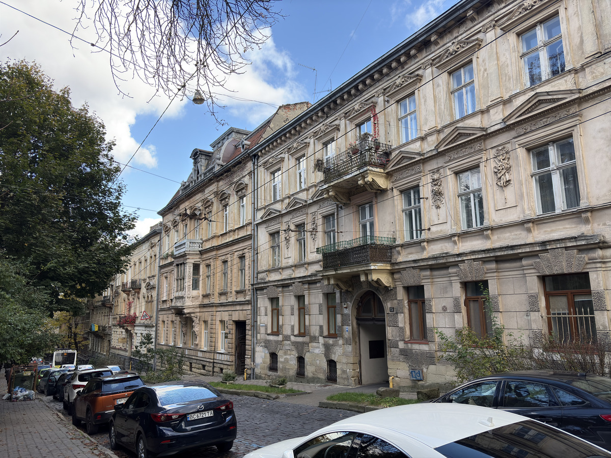 Picture Ukraine Lviv 2024-10 455 - Hotel Pools Lviv