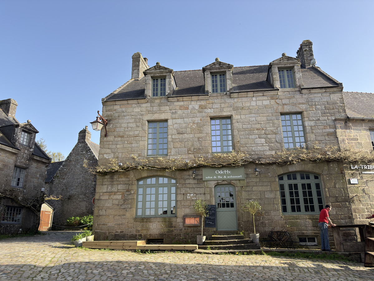 Picture France Locronan 2026-04 40 - Night Locronan