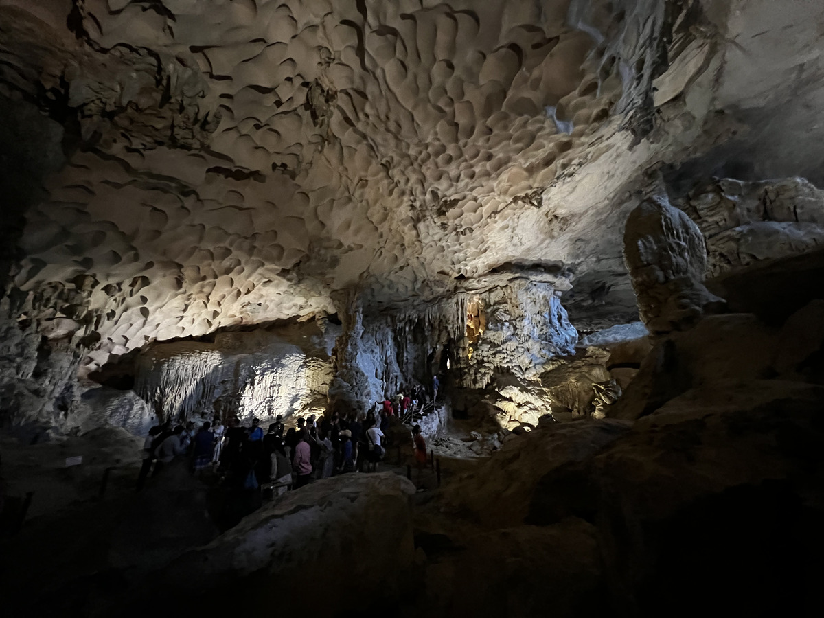 Picture Vietnam Ha Long Bay Sung Sot Cave 2024-01 60 - Land Sung Sot Cave