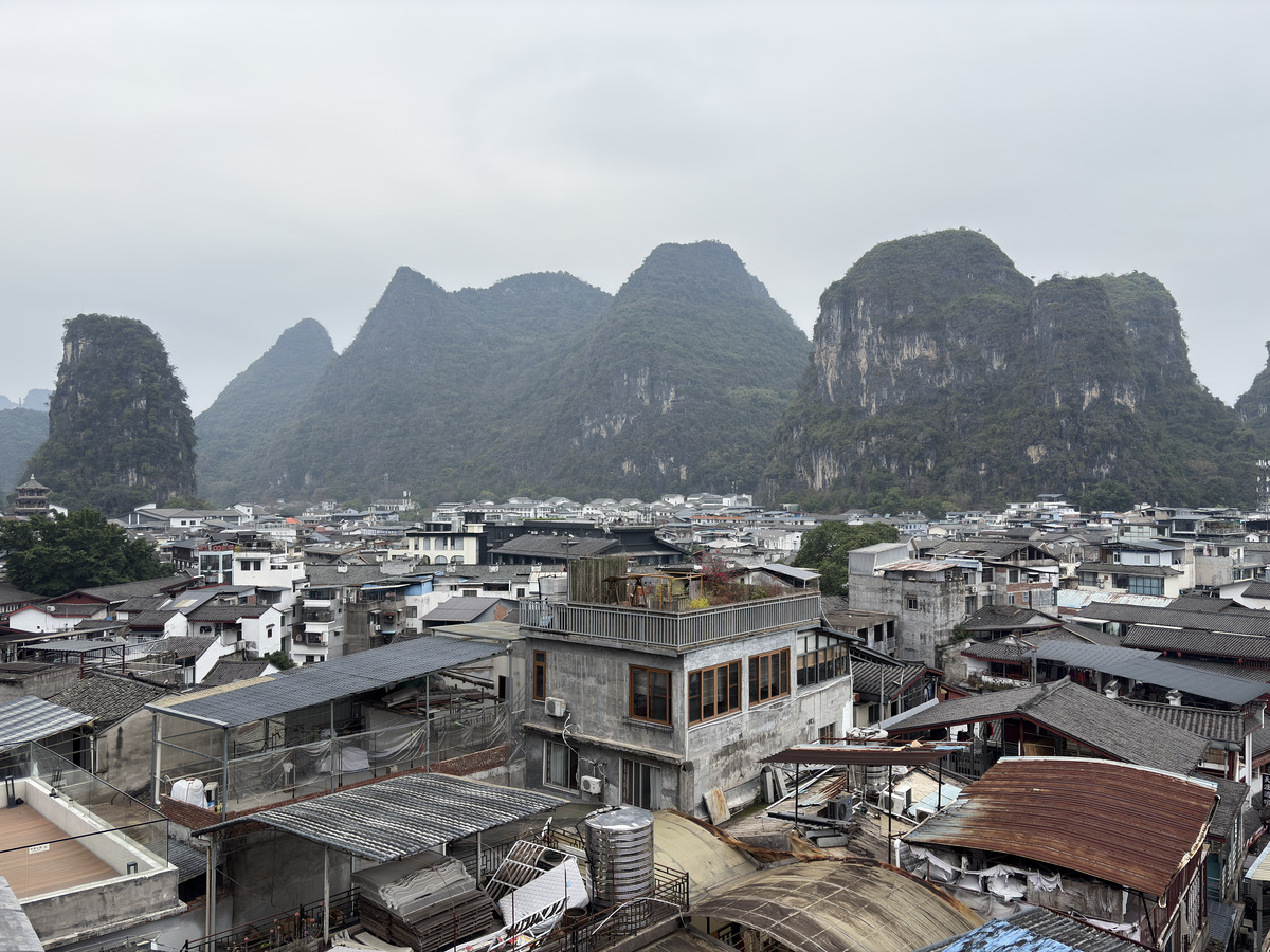 Picture China Yangshuo 2026-01 61 - Monument Yangshuo
