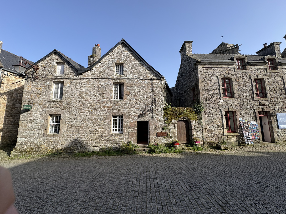 Picture France Locronan 2026-04 29 - Savings Locronan
