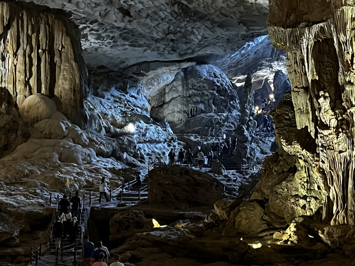Picture Vietnam Ha Long Bay Sung Sot Cave 2024-01 24 - Cost Sung Sot Cave