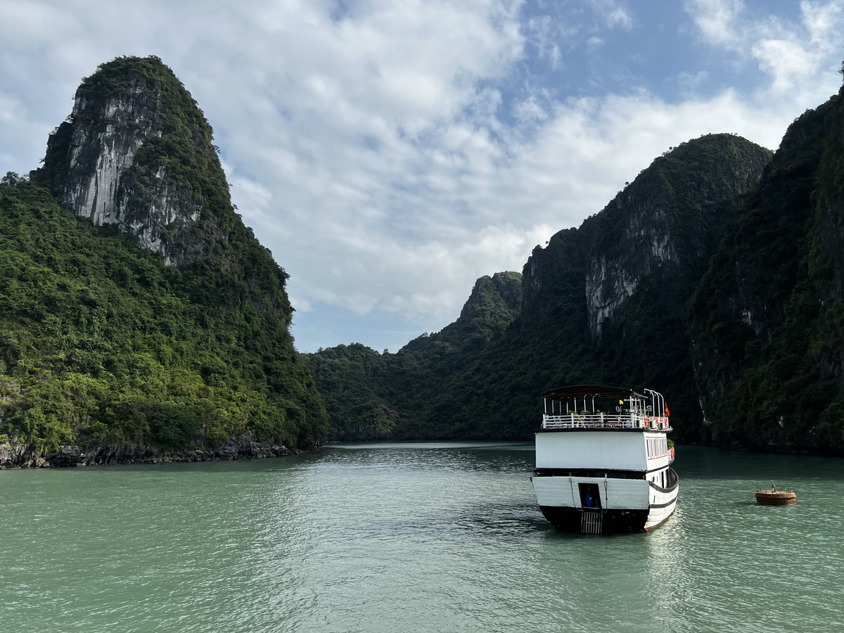 Picture Vietnam Ha Long Bay 2024-01 36 - Sunset Ha Long Bay