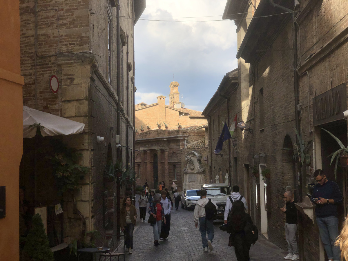 Picture Italy Urbino 2024-09 22 - To see Urbino