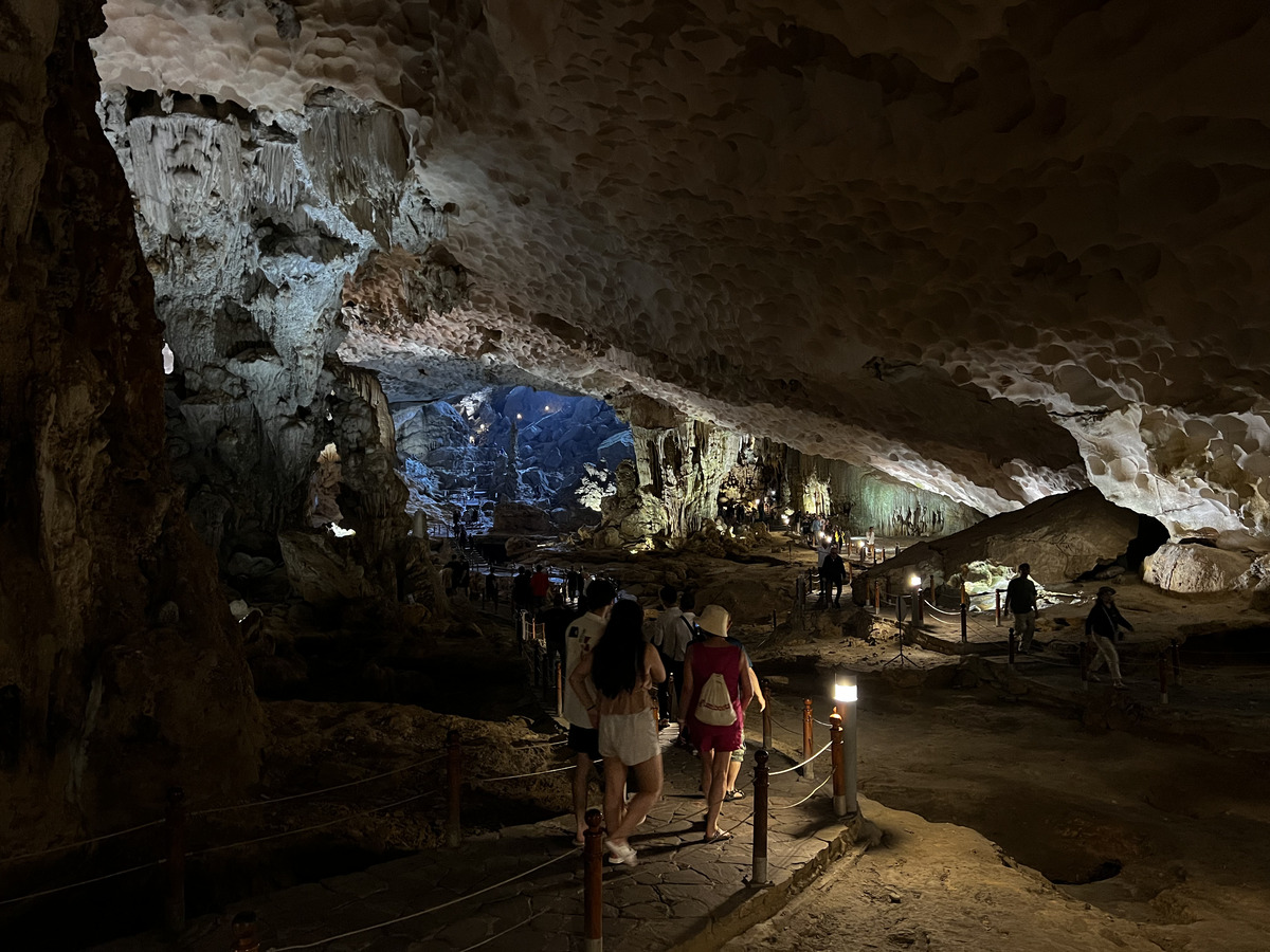Picture Vietnam Ha Long Bay Sung Sot Cave 2024-01 30 - City Sights Sung Sot Cave
