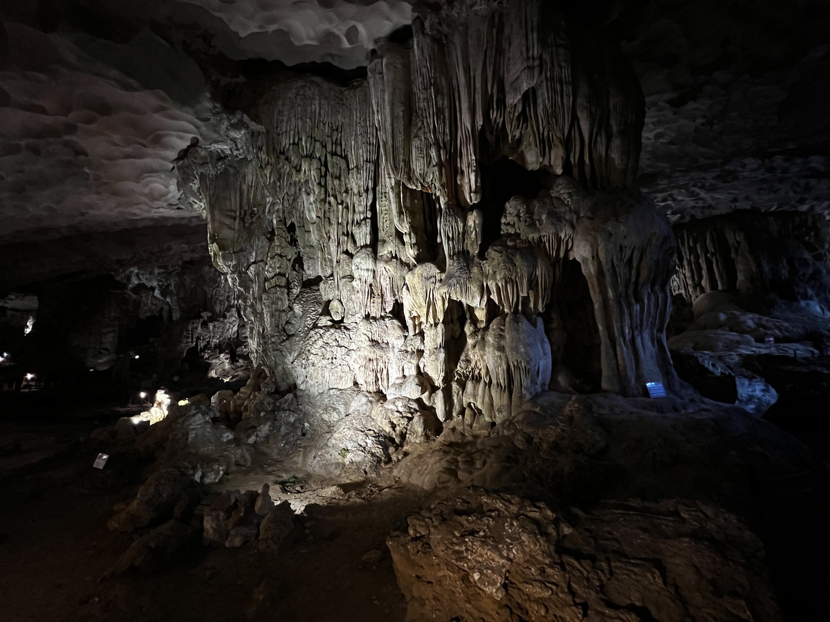 Picture Vietnam Ha Long Bay Sung Sot Cave 2024-01 8 - French Restaurant Sung Sot Cave