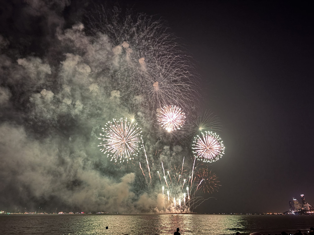 Picture Thailand Pattaya Fireworks 2024-12 59 - Monuments Fireworks